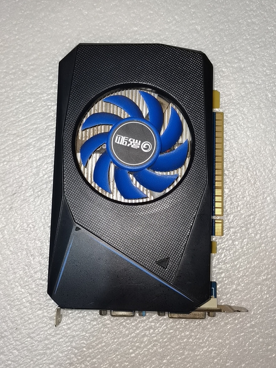 两片影驰GT730 2GD5骄将版，显卡实...