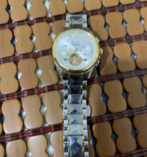 欧品客手表便宜卖了没带几次 感兴趣的话点“...