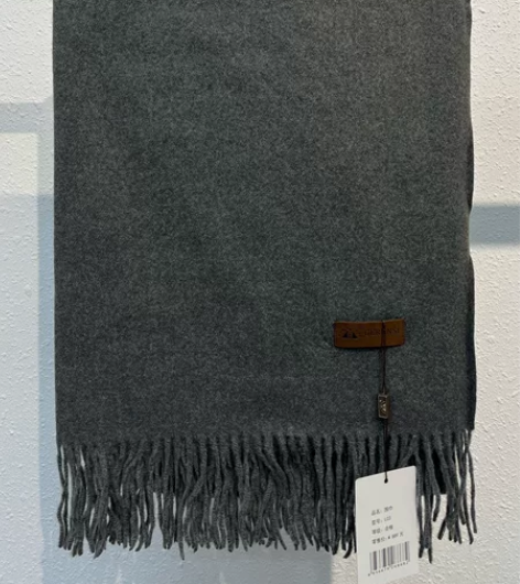 全新羊绒围巾 图片都是本人实拍 之前店里贴...