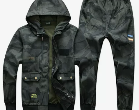 厂家批发、全新冬季加绒迷彩服套装男加厚保暖...