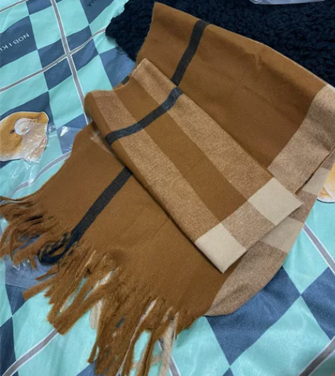 围巾 质量很好 全新 挺长的 感兴趣的话点...