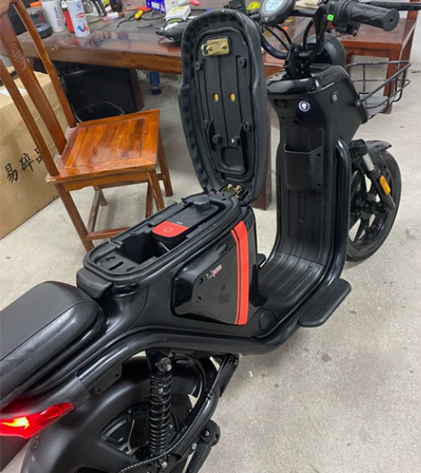 绝版小牛u1顶配电动车，车况完好无维修记录...