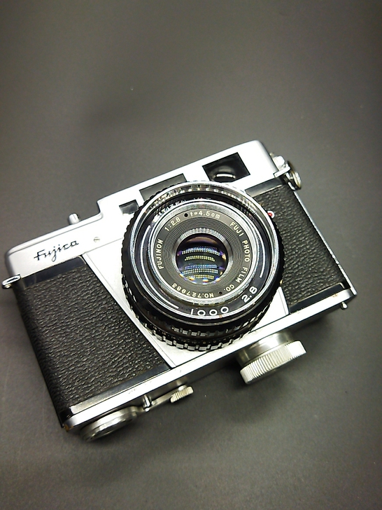富士旁轴胶片机fujica 35-ml。