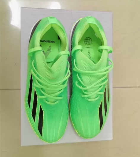 ?天朗足球购置的阿迪达斯X SPEEDPO...