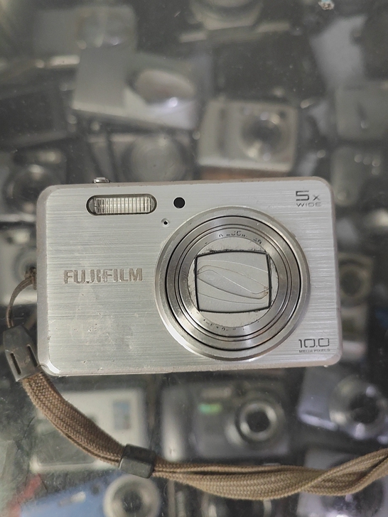 富士FUJIFILM J150W  CCD...