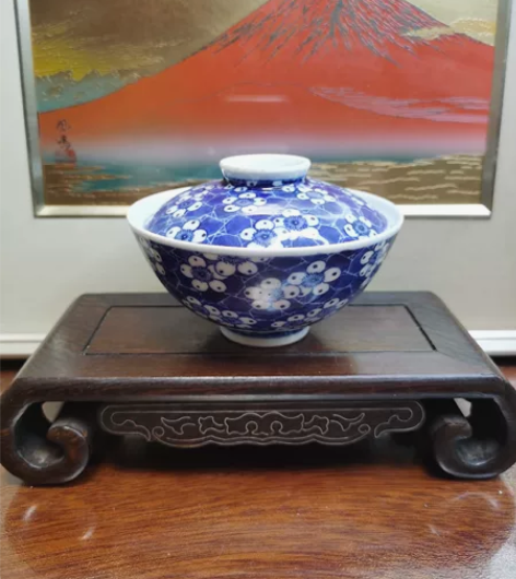 日本回流平安木泉手绘冰梅精品青花盖碗，年代...
