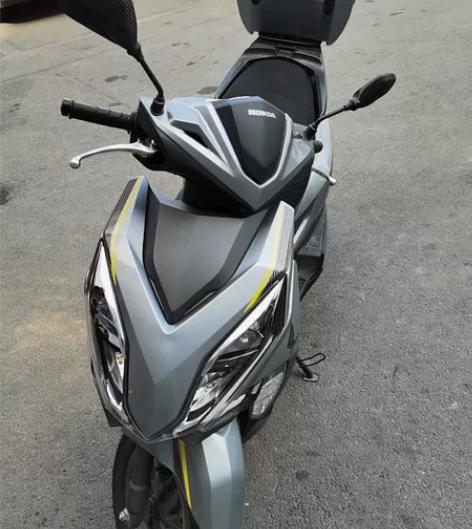 新大洲本田裂行125最高无钥匙版！去年10...