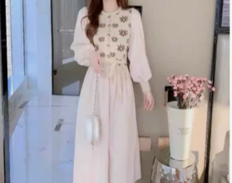 杏色连衣裙女2022年秋冬新款法式v领收腰...