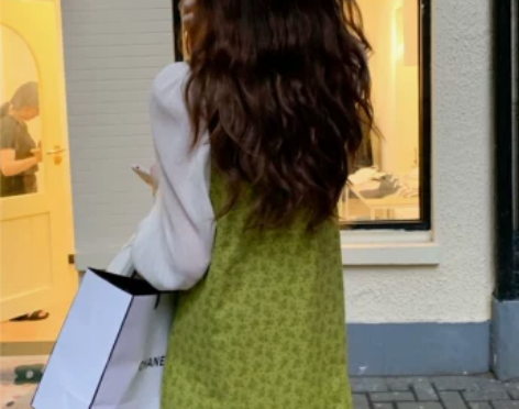 夏日会在晚餐后-绿色复古茶花背带裙减龄宽肩...