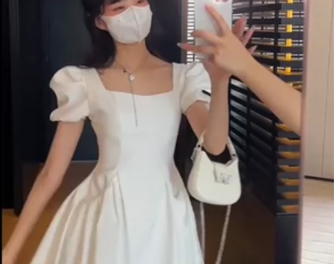 2022新款夏装御姐方领白色a字连衣裙子气...