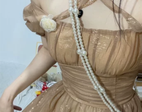 裸茶碎冰 显白梦幻收腰显瘦泡泡袖前短后长连...