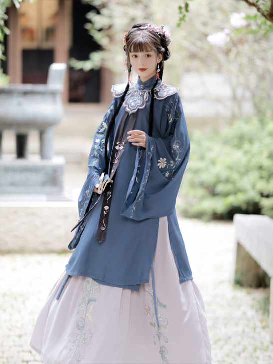 原创明制汉服秋冬立领长衫齐腰云肩飘带重工刺...