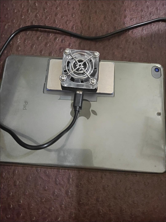 新款手机散热器半导体制冷便携式手机平板通用...
