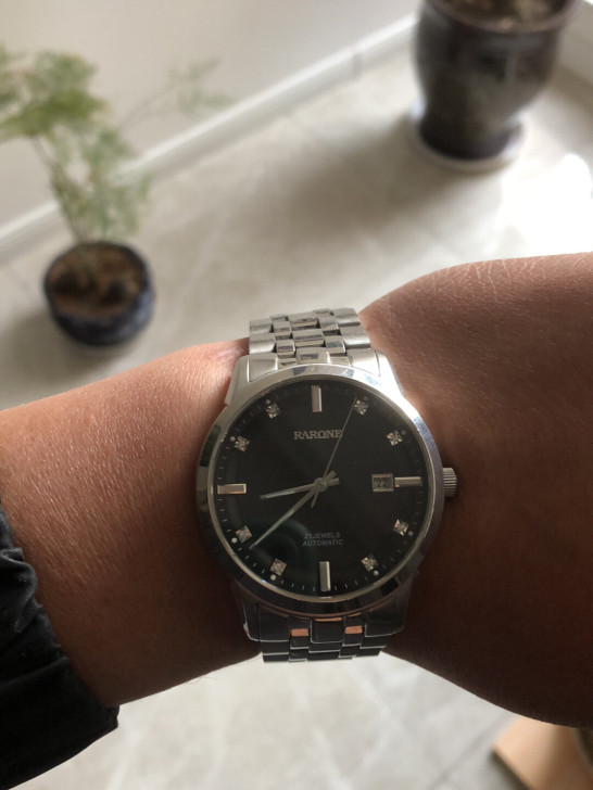 雷诺男士手表，人生第一块表，所以一直很爱惜...