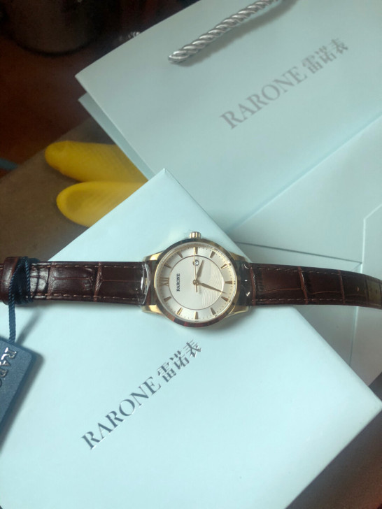 雷诺手表女表时尚，全新未拆，下单签收后不退...