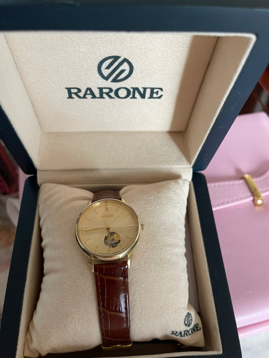 雷诺手表，男女情侣款，两只打包价1200，...