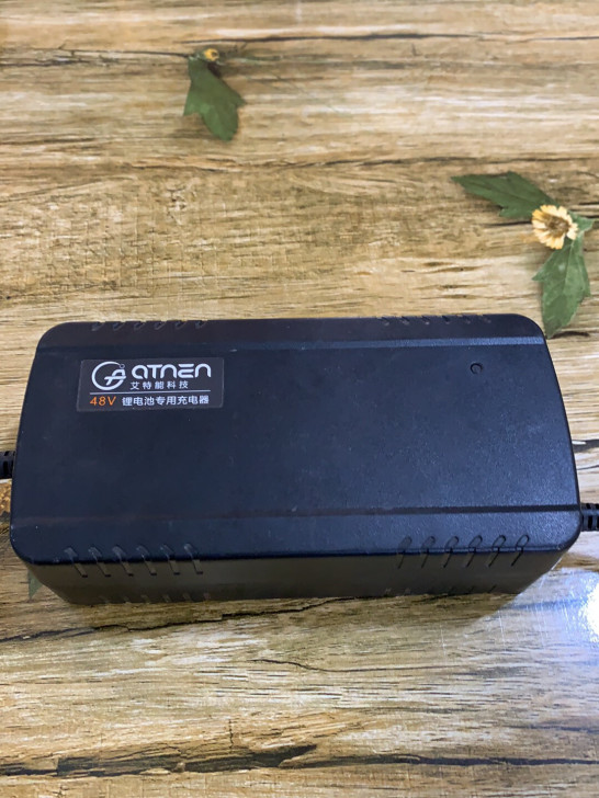 闲置艾特能48v锂电池专用电动自行车品牌充...