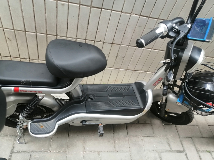 知影电动车，48Ⅴ20a铅酸电池充满电续航...