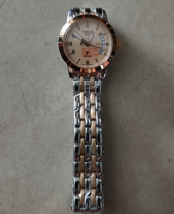 全新，进口机芯石英表