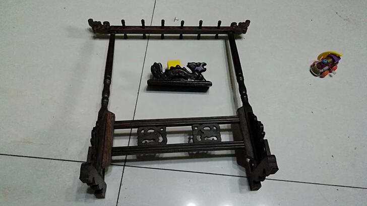 21.3元包邮毛笔架 亏本出售鸡翅木挂毛笔...