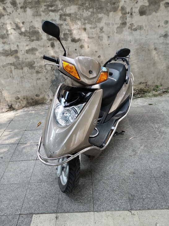 带端州牌雅马哈100c摩托车，车况靓，机头...