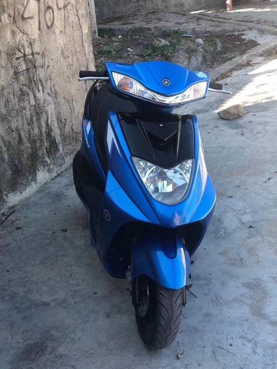 雅马哈悦动版迅鹰，二手踏板车摩托车，前后原...