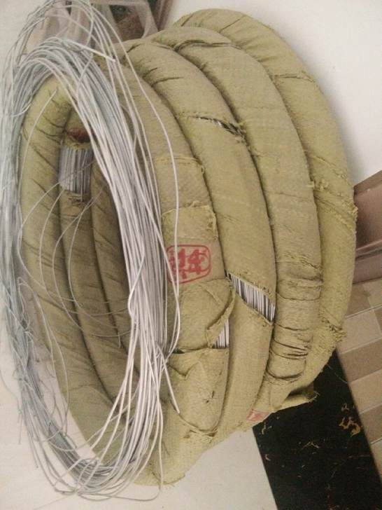 出售自用剩余四盘多优质铁丝,每盘约重25斤...