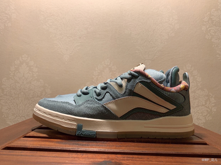 收一双李宁江左风流惟吾Pro42码，有点瑕...