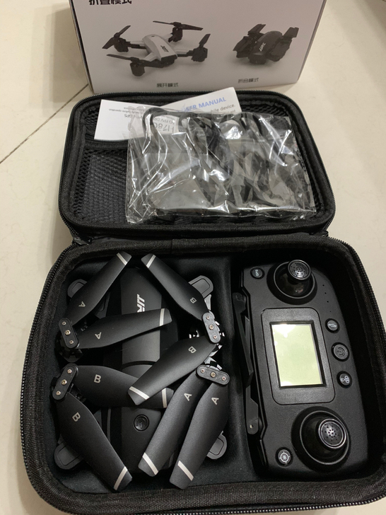 四轴折叠航拍无人机