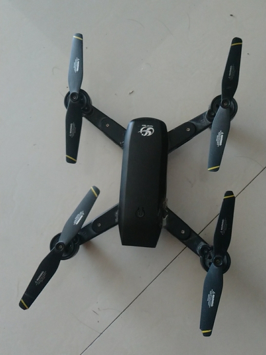 创世嘉无人机航拍无人机图传摄像头，小树林捡...