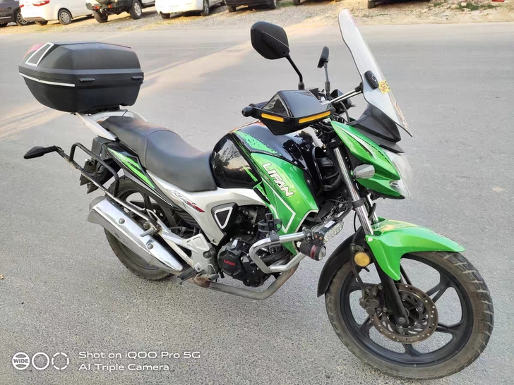 力帆kp150摩托车