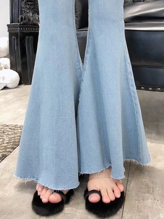 转行便宜卖店铺库存,全新品牌喇叭牛仔裤