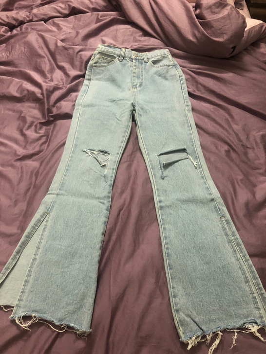 高腰破洞微喇叭牛仔裤