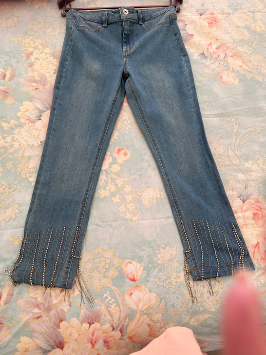 牛仔裤，一次未穿，钻有点掉色，不影响穿，还...