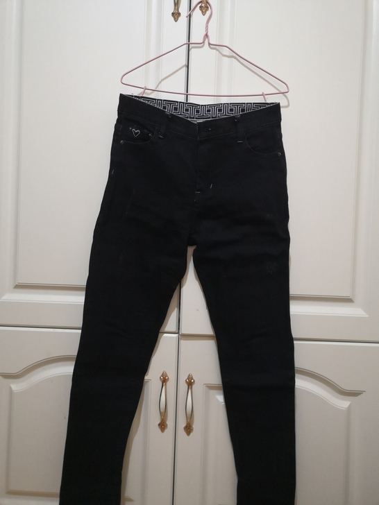 高腰薄绒牛仔裤，纯黑色，买回来就穿过2到3...