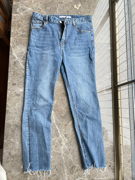 水洗蓝九分须须裤脚牛仔裤