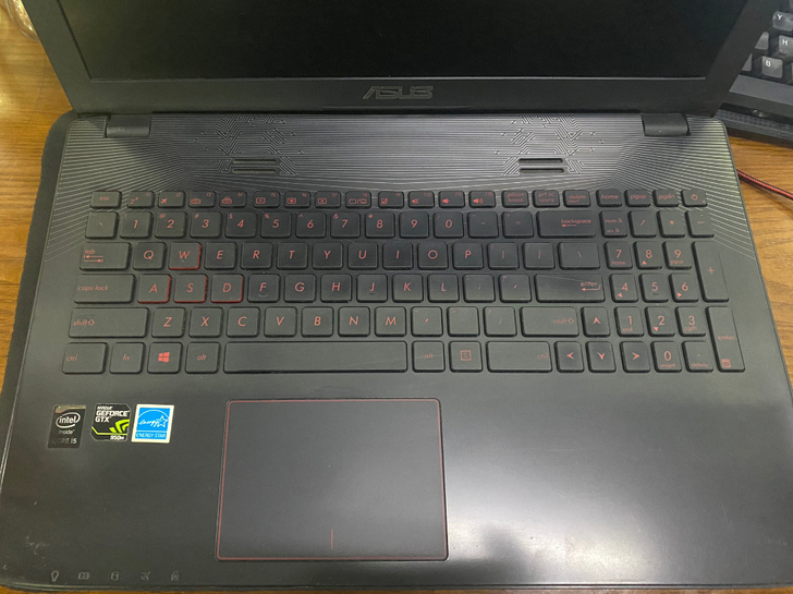 华硕飞行堡垒笔记本电脑