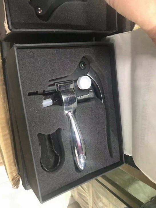 红酒开瓶器，精钢打造，数量不多，包装有些破...