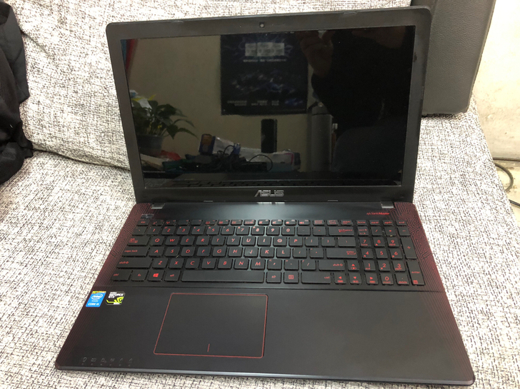 华硕飞行堡垒，fx50j