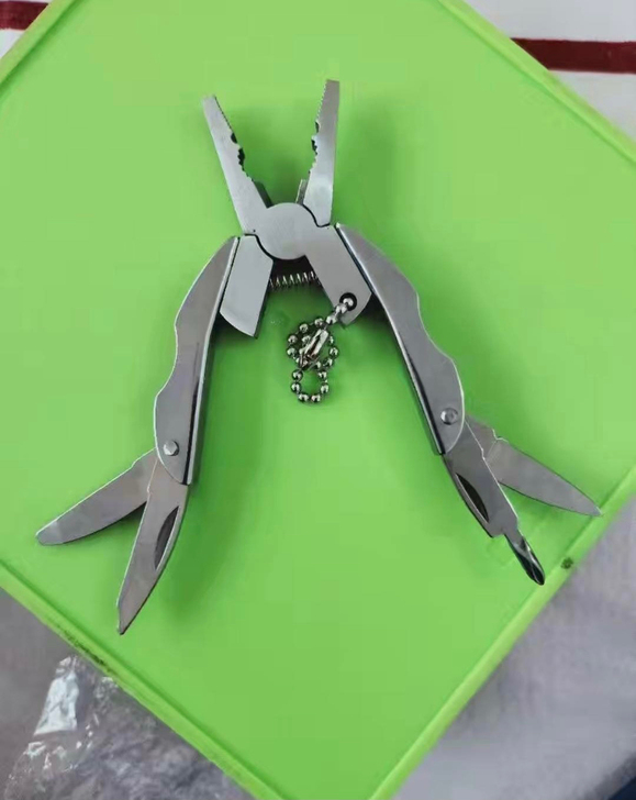 朋友的五金店不干了,库存一部分多功能工具钳...