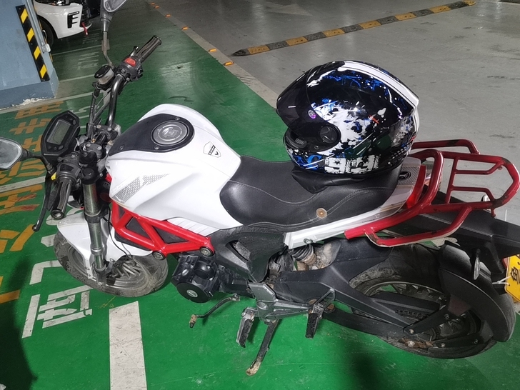 手续齐全，有大本，可上牌过户。