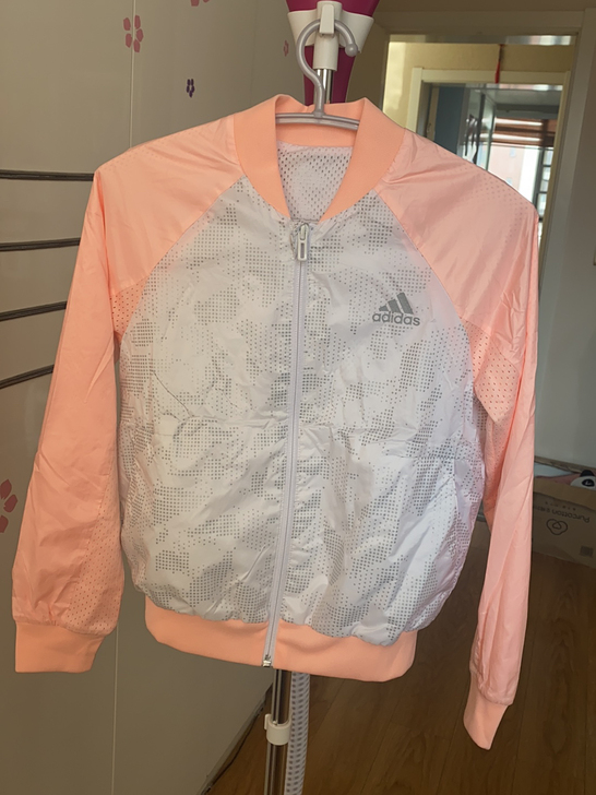 Adidas全新 ，尺码140，100转