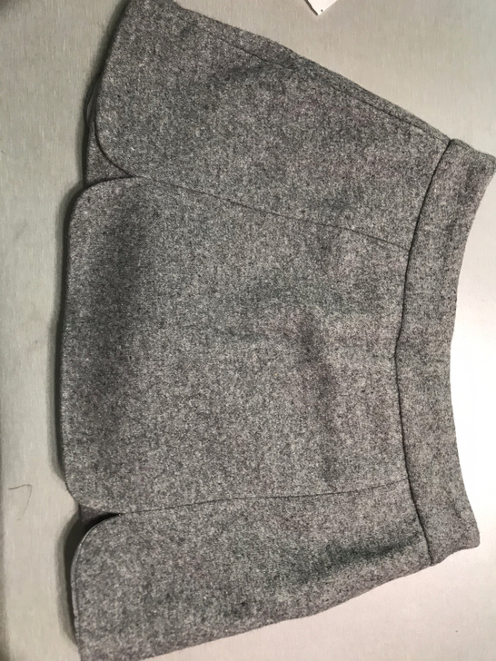 夏娜品牌   毛呢裙裤，从正面看，像花苞，...