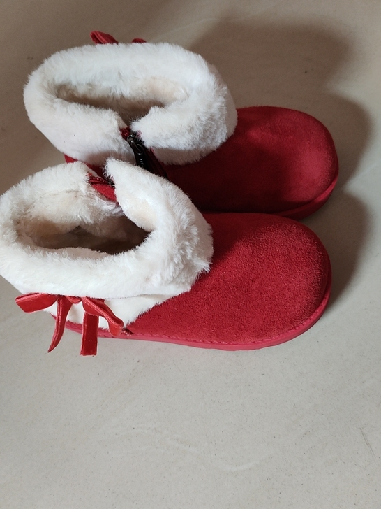 全新，仅试穿百丽牛皮女鞋，外长18厘米，内...