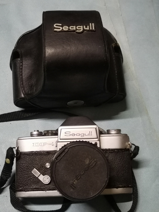 海鸥DF~1照相机,品相如图,快门好使,里...