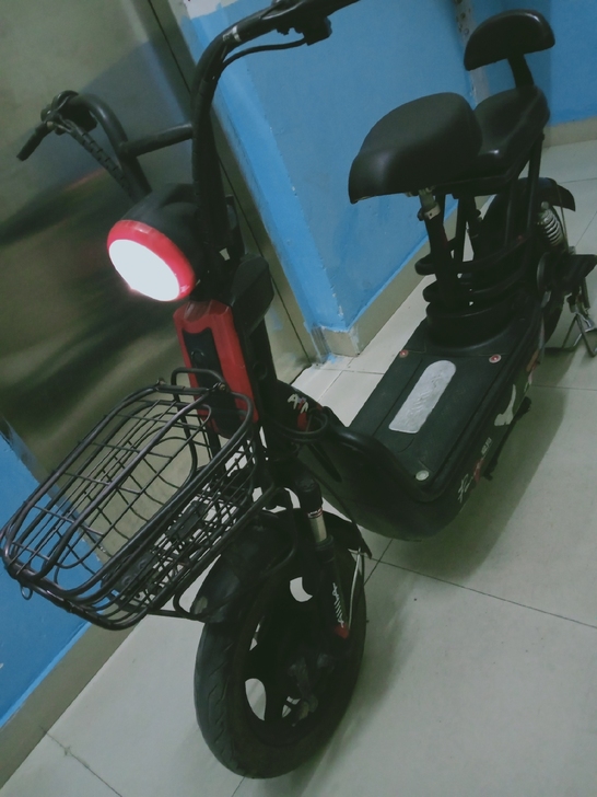 出一台爱玛电动车，48伏电池，电池满电还可...