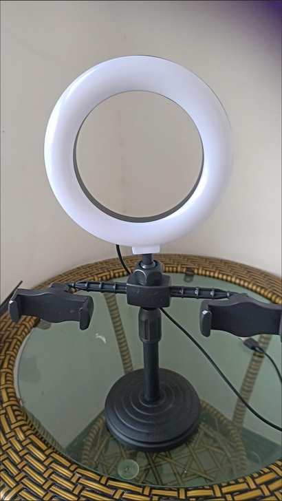 工作室不做了，原价88买的补光灯直播支架，...