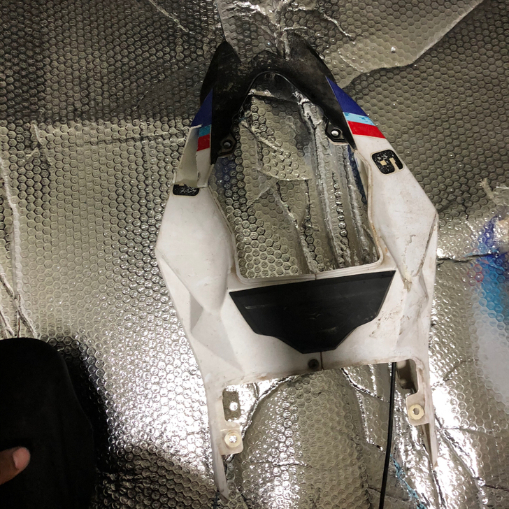 宝雕宝马双r拆车件，外壳大版都有，需要联系