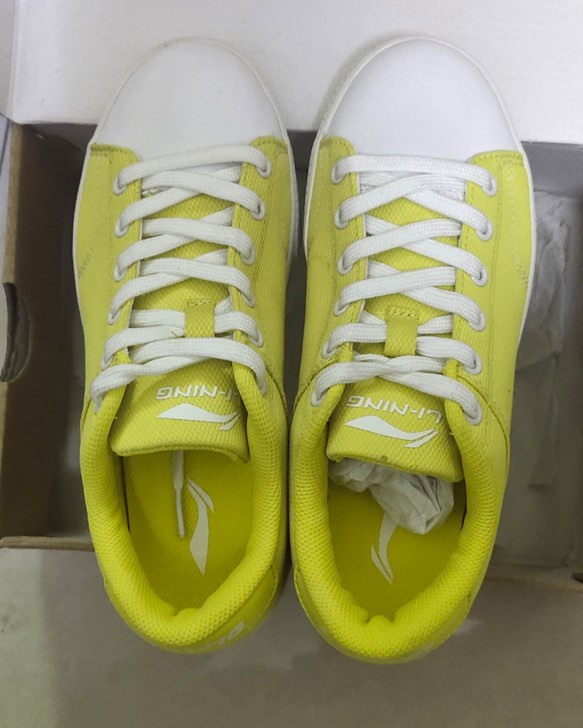 正品李宁女板鞋，不退不换看好再拍实物如图剩...