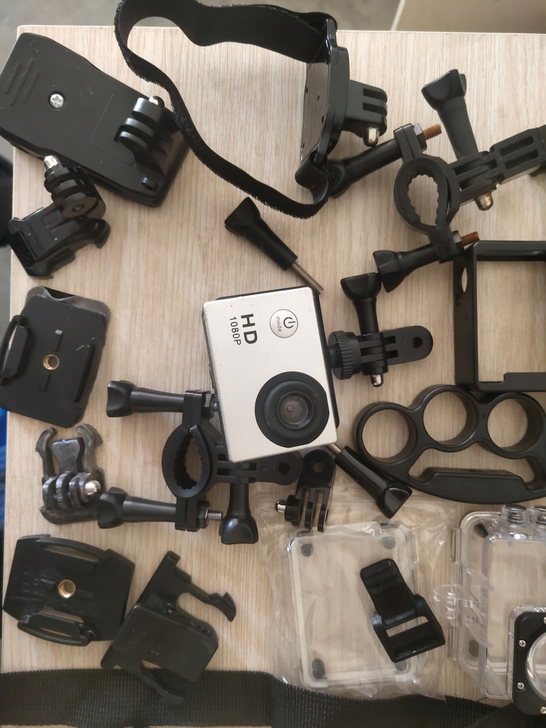 运动相机，所有配件免费送，画质不够清晰换了...